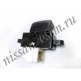 Кнопка управления правым Nissan Almera N16 / T30 254110V000